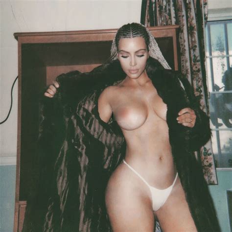 Kim Kardashian Rompi Internet Las Impactantes Fotos En Topless De Las