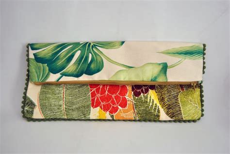 Clutch De Tela Con Combinaci N De Estampado Vegetal Y Tropical En