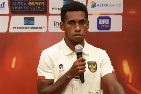 Inilah Profil Dan Biodata Iqbal Gwijangge Kapten Timnas Indonesia Piala