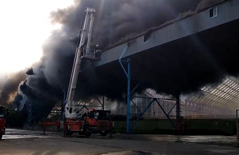 台中火力發電廠輸送帶起火延燒煤倉 鐵皮倉庫坍塌濃煙高竄駭人 社會 中時新聞網