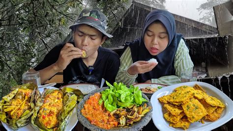 Hujan Deras Dari Subuh Masak Pais Jamal Bumbu Kunyit Tempe Tepung