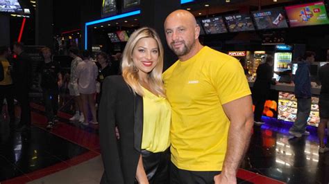 Galerie: Eva Perkausová předvedla krásnou postavu: Jen pět dní po ...