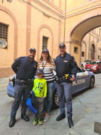 Bimbo Di Anni Si Perde Nel Centro Storico Di Siena Ritrovato Dalla