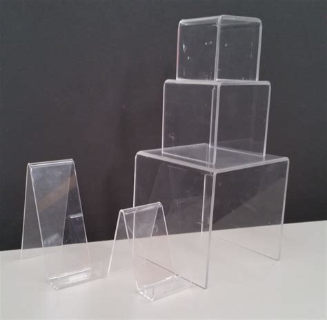 Large Lot of Plastic Display Stands - Lot 954100 | ALLBIDS