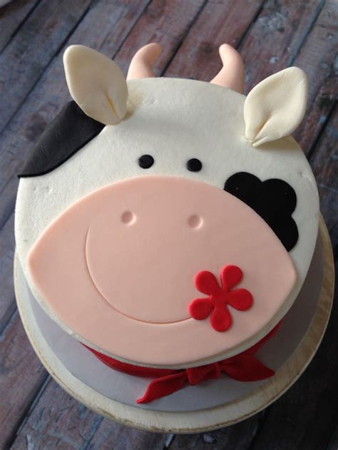 La Vaca Lola Red Cake