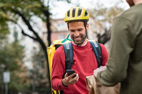 Como Oferecer Delivery De Comida E Se Adaptar Ao Isolamento Social