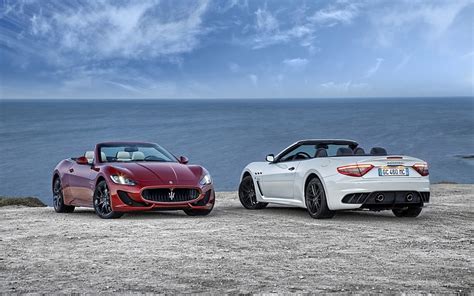 Deux Coups D Tat Convertibles Blancs Et Rouges Maserati Voiture