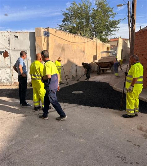 Servicios Urbanos Trabaja En La Reparaci N De Baches Y Socavones En