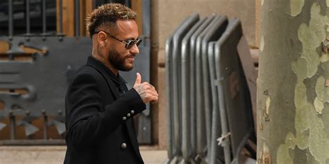 Football Neymar relaxé par la justice espagnole dans le procès sur