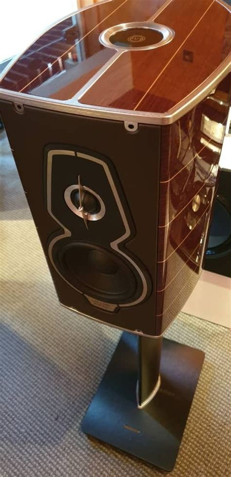 Sonus Faber Guarneri Tradition With Original Carbon Fiber Stand Audio