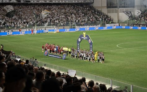 Em súmula árbitro ignora gritos homofóbicos da torcida do Atlético MG