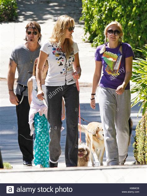 Cyrus family. Billy Ray Cyrus and wife Tish take their girls for a Stock Photo: 158772891 - Alamy