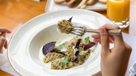 types  dinner  hotels unveiling  epicurean adventure