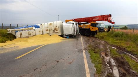 Tombamento De Carreta Interdita Rodovia De Pg Dcmais