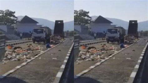 VIRAL 20 Ton Sampah Dibuang Ke Kantor Bupati Aksi Protes Petugas