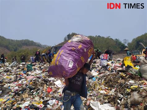 Akal Akalan Truk Hindari Larangan Buang Sampah Organik Ke TP