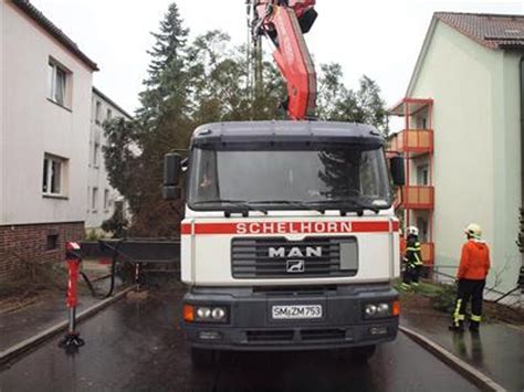 Suhl Zella Mehlis Stattlicher Weihnachtsbaum Rollt Durch Enge Stra En