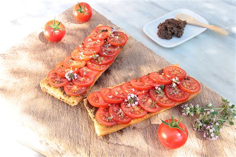 Tartines grillées à la tapenade et tomates Pépites Les Paysans de