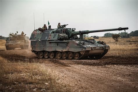 10 neue Panzerhaubitzen PzH 2000 für Bundeswehr