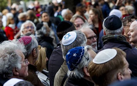 Cnn Poll Shows Over 25 Of Europeans Believe Jews Are Too Influential