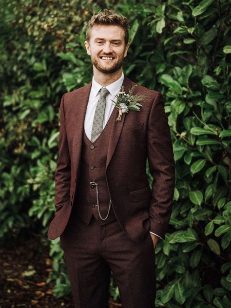 Maroon Suit Color Combinations With Shirt And Tie