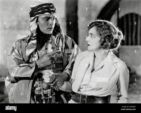 Rudolph Valentino Agnes Ayres The Sheik 1921 Paramount Pictures