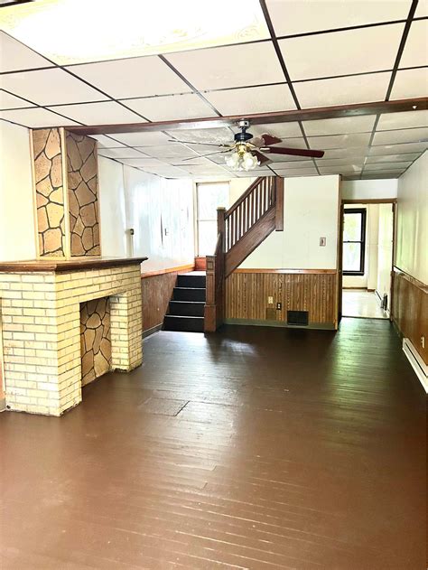 3 Beds 1 Bath - Townhouse - Property Rentals - Shamokin, Pennsylvania