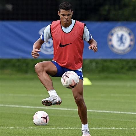 (Images): Thiago Silva finally takes part in his first Chelsea training ...