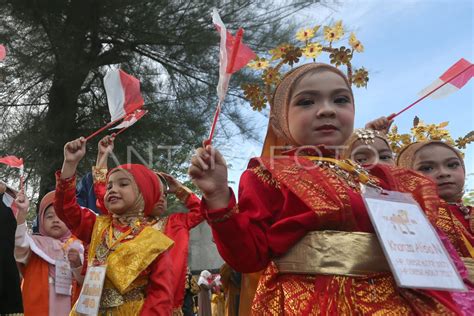 Pawai Budaya Hut Kemerdekaan Ri Antara Foto