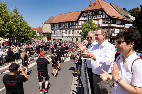 Thüringentag Höhepunkt Festumzug mit 1000 Teilnehmern Schmalkalden