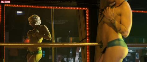 Naked Marie Andrée Lauriault in À l origine d un cri