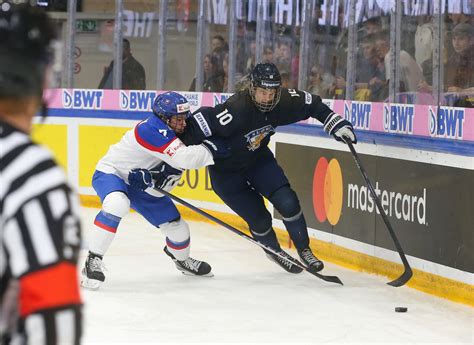 IIHF - Super Slovakia stuns Finland