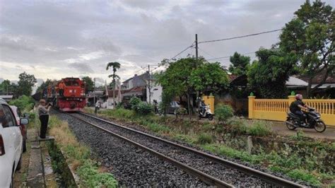 Polsek Panjang Polda Lampung Evakuasi Korban Tertabrak Kereta Api