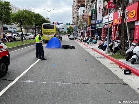 快訊／新北重大車禍！公車機車擦撞 騎士腦漿迸出當場死亡 Ettoday社會新聞 Ettoday新聞雲