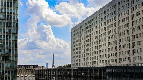 en ile de france le nombre de demandeurs de hlm  presque double en