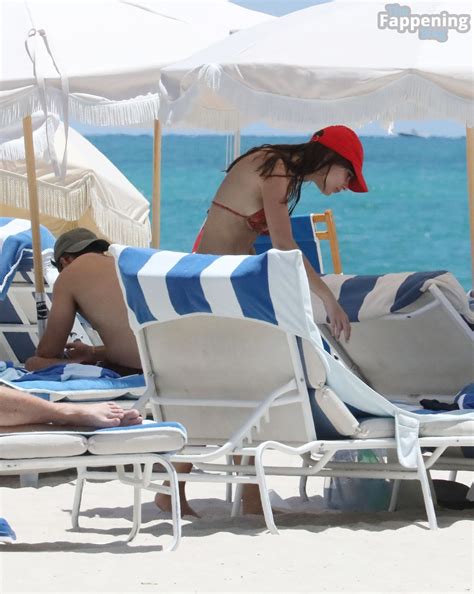 Emily Ratajkowski Shows Off Her Sexy Bikini Body On The Beach In Miami