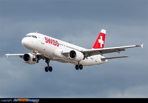 Airbus A320 214 Swiss International Air Lines HB IJJ AirTeamImages