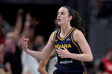 Clark Continues To Take Wnba By Storm Sets Rookie Assist Record As