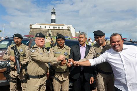 Governo da Bahia entrega novas viaturas para a Polícia Militar e