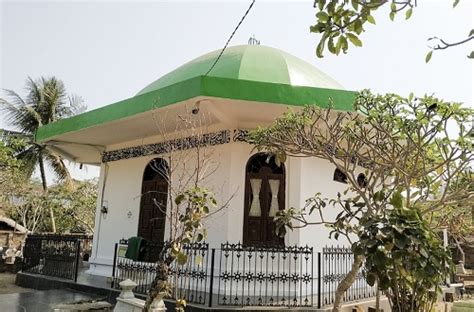 Wisata Ziarah Di Makam Habib Ahmad Bafaqih Wali Kasyaf Dari Yogyakarta