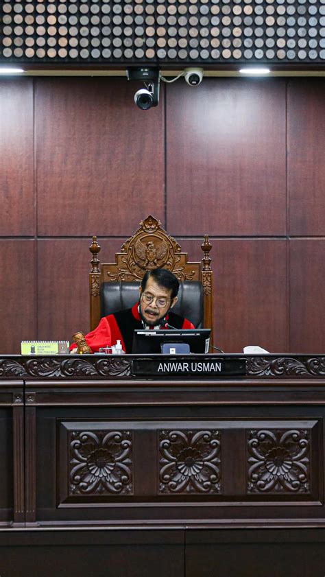 Ketua Mk Anwar Usman Tak Ikut Ambil Keputusan Tolak Tiga Gugatan Syarat