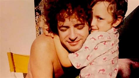 Benito Cerati se parece cada vez más a su papá Gustavo Cerati así luce