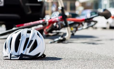 Beide Lenker Betrunken Radfahrer Bei Kollision Mit Auto Verletzt