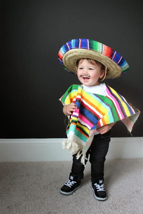 love and lion: DIY COSTUME FOR LITTLES: MEXICAN SERAPE