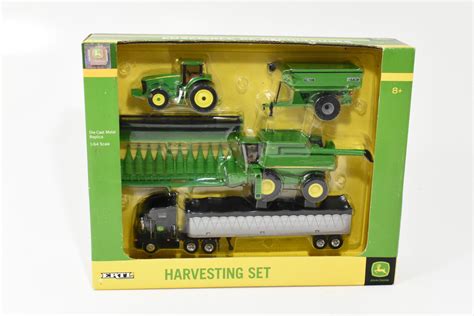 164 John Deere Harvest Set With 9760 Combine 8520 Tractor Black Cab Semi Daltons Farm Toys