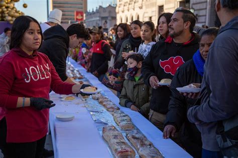 Parten Mega Rosca De Reyes En Plaza De Armas Contraste Pol Tica Y