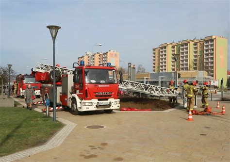 Stra Acy Pod Galeri S Oneczn W Radomiu Druhowie Wiczyli Na Wypadek