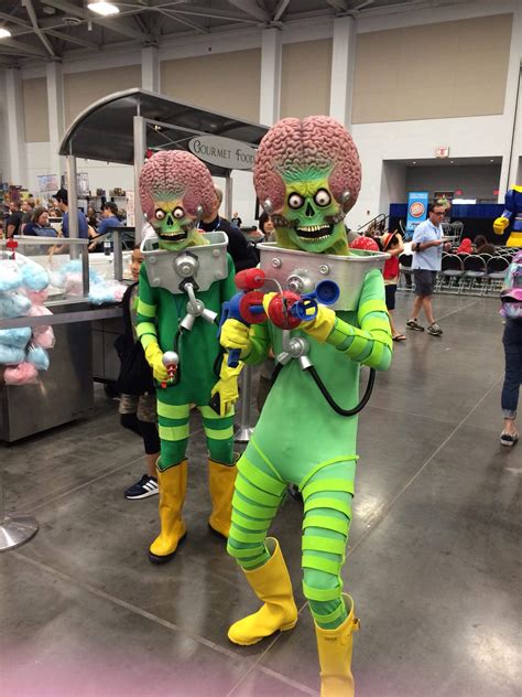 Mars Attacks! at Tidewater Comic Con : r/pics