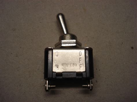 12 volt 25 amp On/Off metal toggle automotive wiring switch