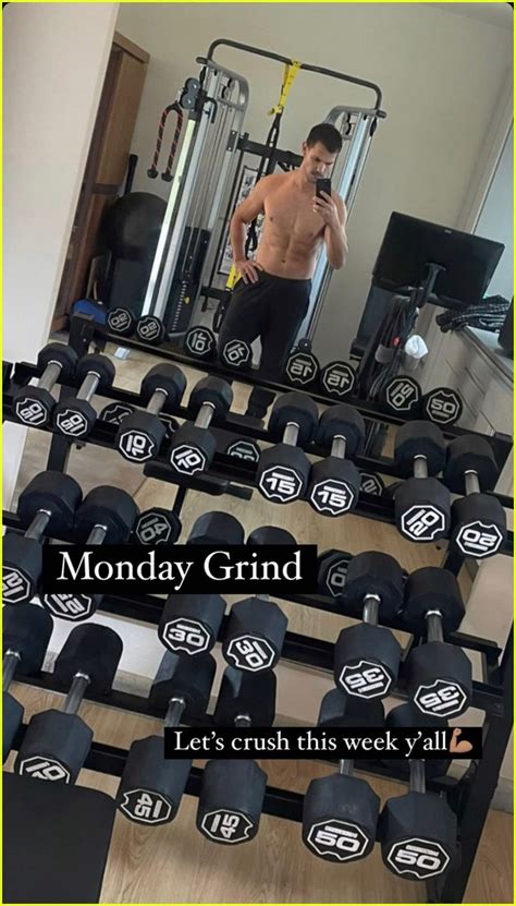 Taylor Lautner Kicks Off the Week With a Shirtless Gym Selfie: 'Let's ...